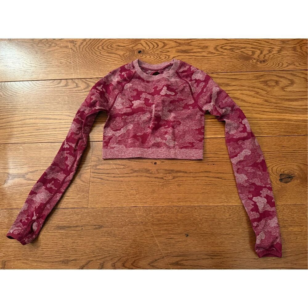 Seamless Pink Camo Cutout Back Cropped Long Sleeve – Size Small